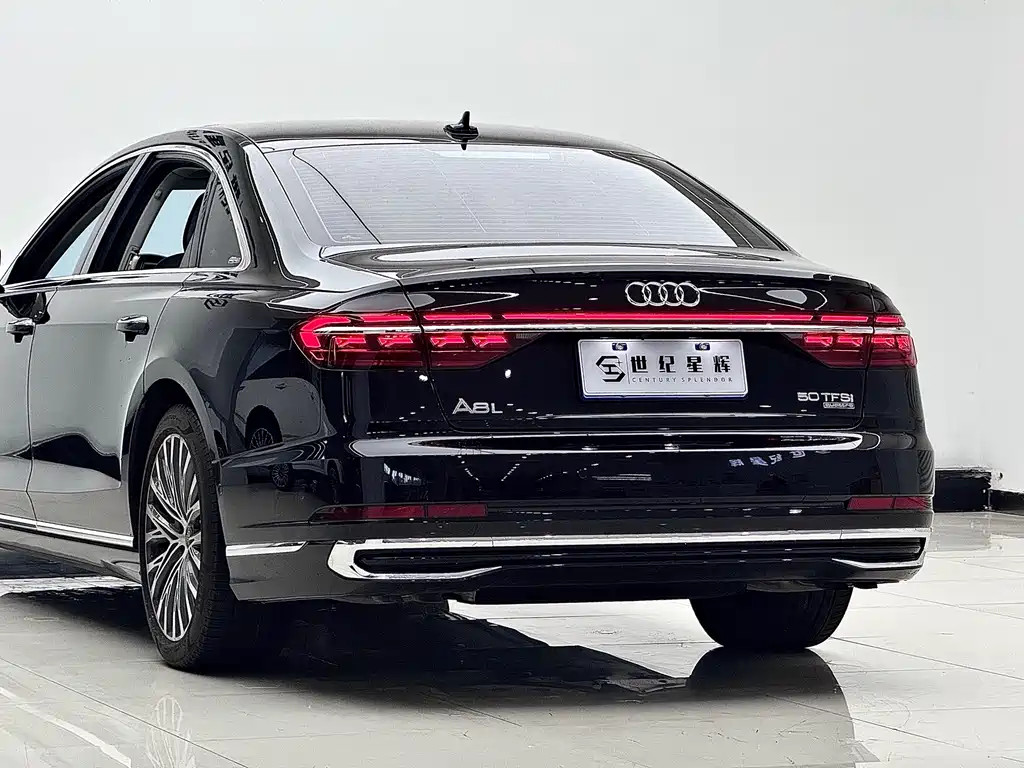 Audi A8 2022 — фото 7