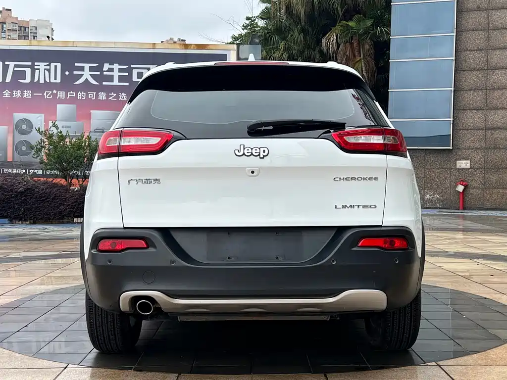 Jeep Cherokee 2019 — фото 5
