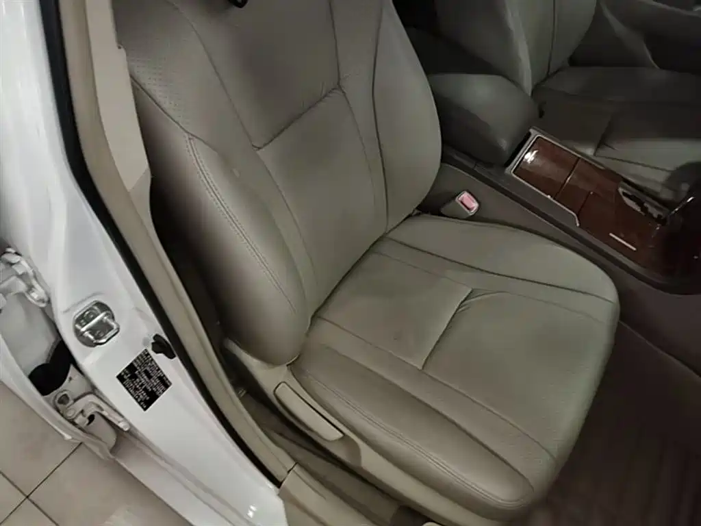 Toyota Camry 2014 — фото 25
