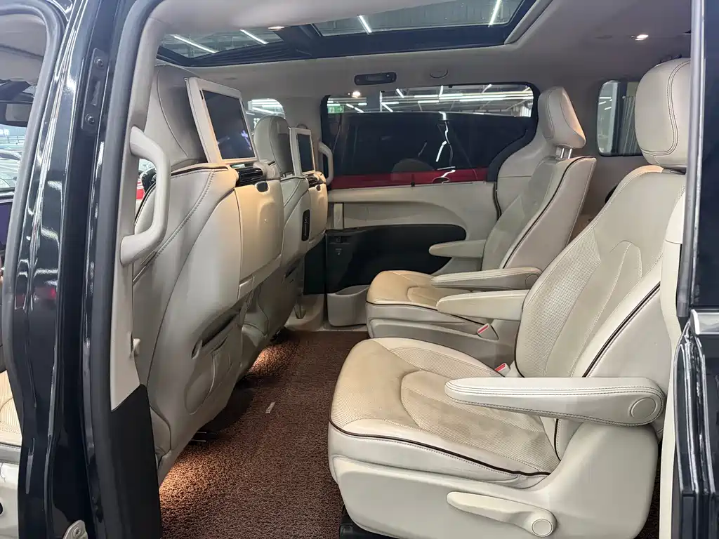 Chrysler Grand Voyager 2018 — фото 5