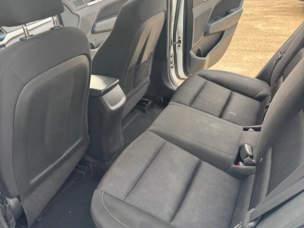 Hyundai Elantra 2018 — фото 12