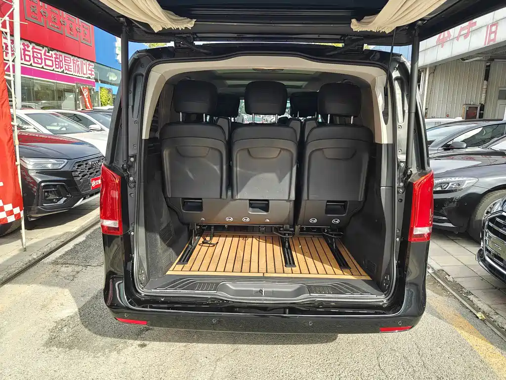 Mercedes-Benz V-Class 2023 — фото 30