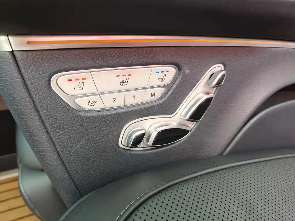Mercedes-Benz V-Class 2023 — фото 14