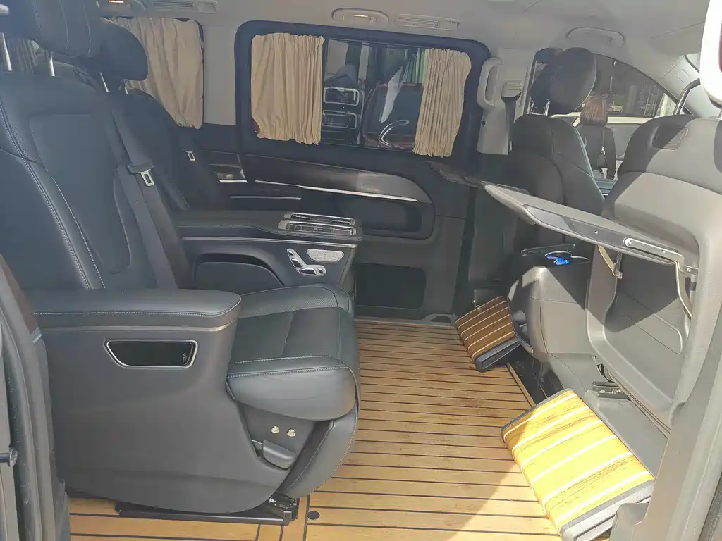 Mercedes-Benz V-Class 2023 — фото 25