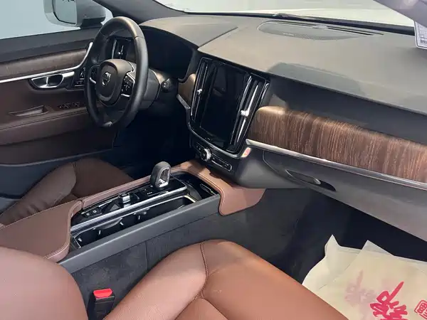Volvo V90 2022