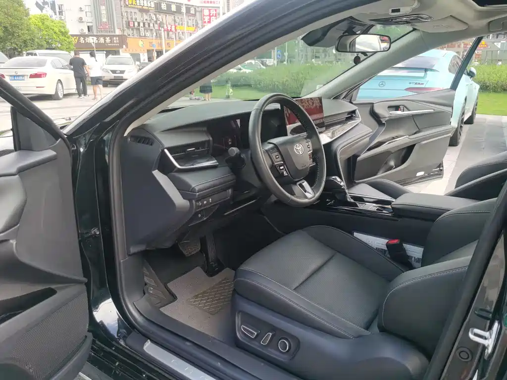 Toyota Camry 2025 — фото 12