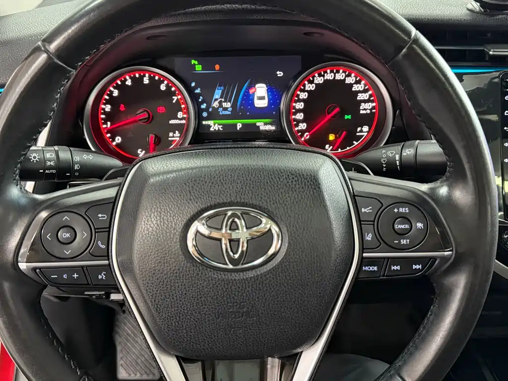 Toyota Camry 2018 — фото 5