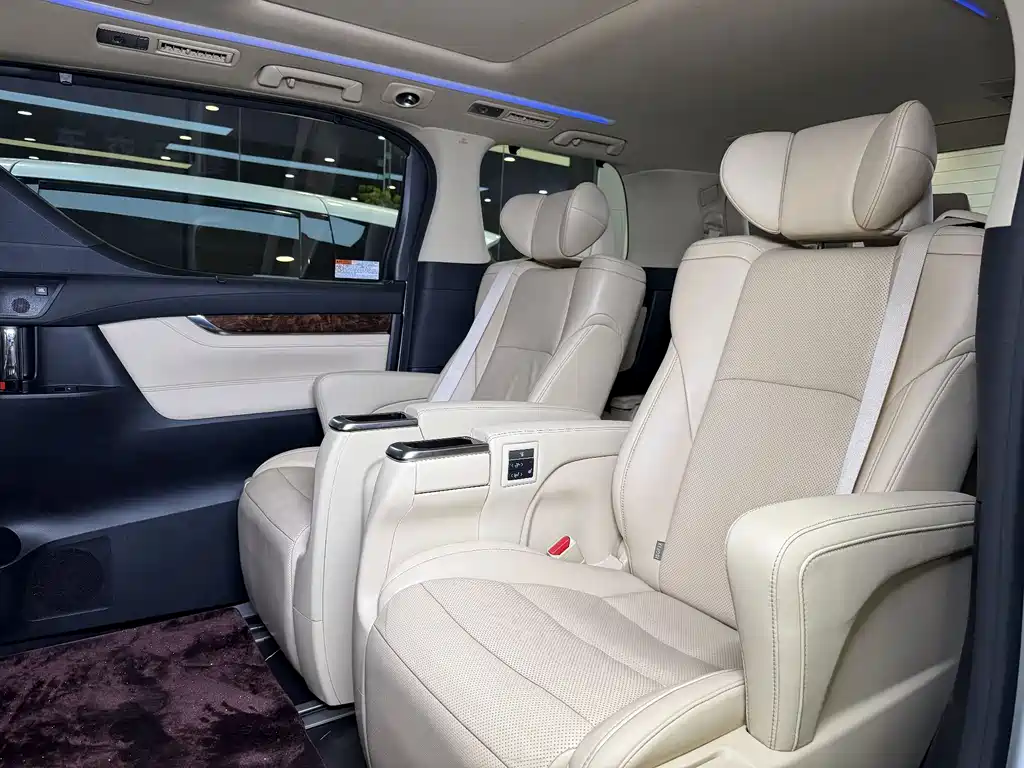 Toyota Alphard 2020 — фото 18