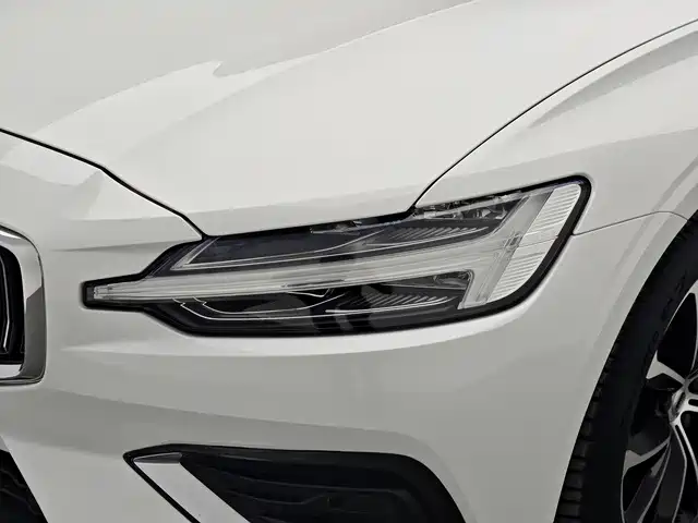 Volvo S60 2022 — фото 10