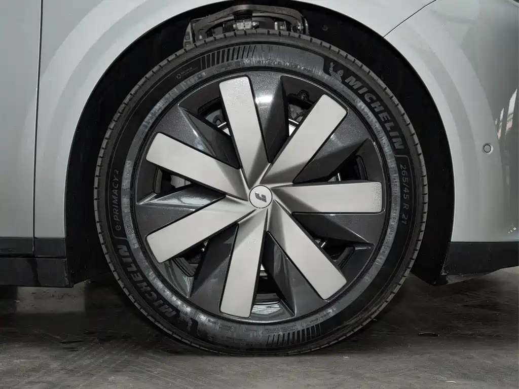 Li Auto i8 2025 — фото 17