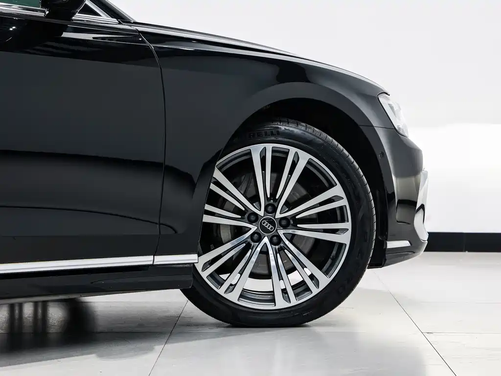 Audi A8 2022 — фото 25