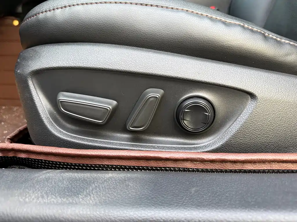 Toyota Camry 2021 — фото 7