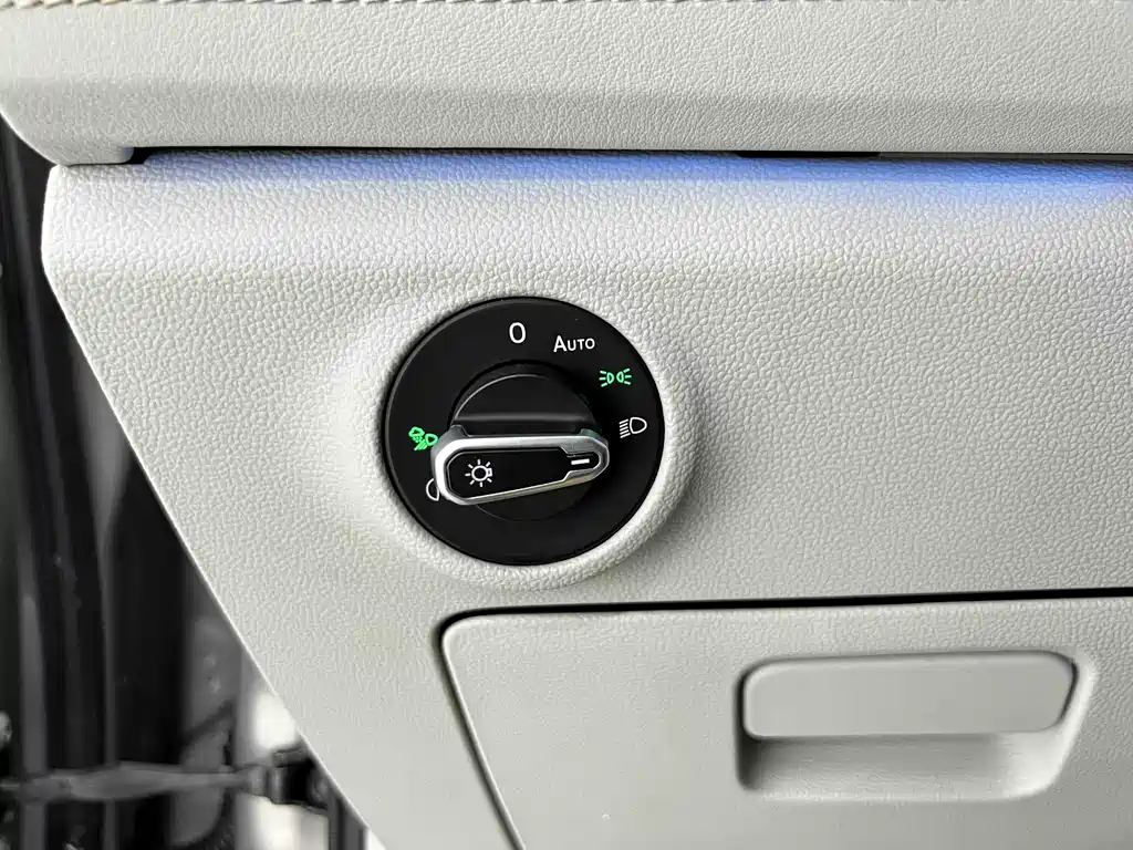 Volkswagen Sagitar 2022 — фото 10
