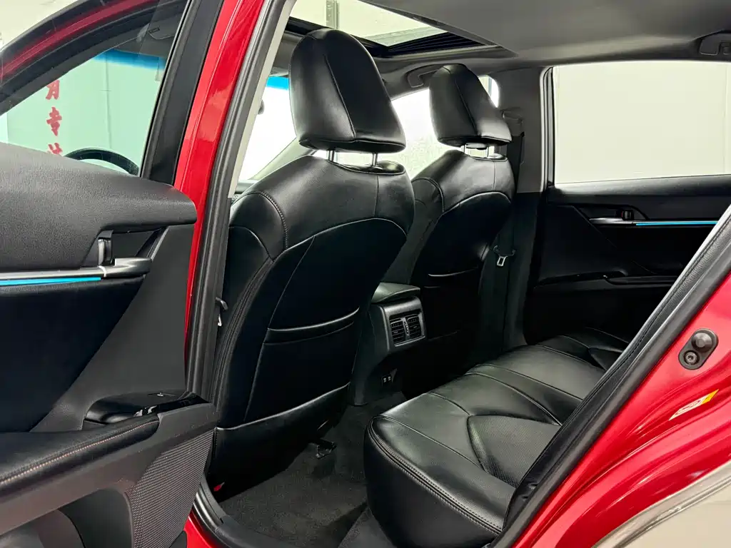 Toyota Camry 2018 — фото 6