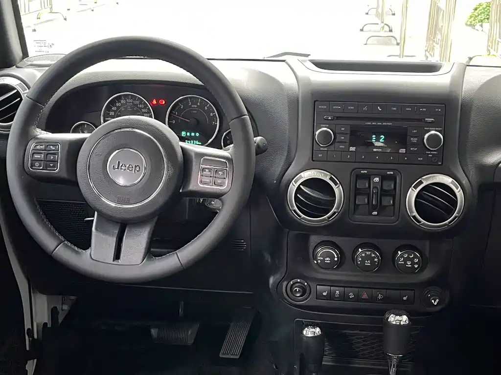 Jeep Wrangler 2016 — фото 10