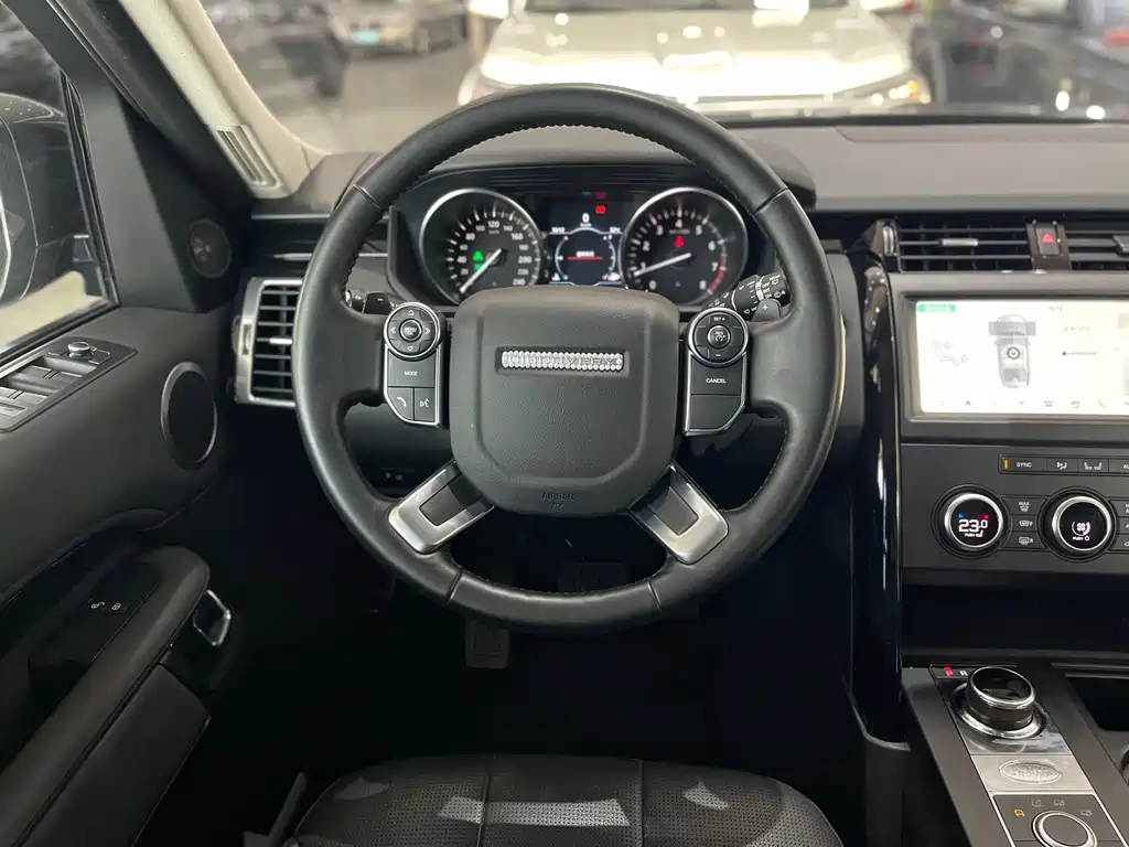 Land Rover Discovery 2018 — фото 8