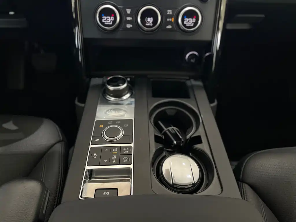 Land Rover Discovery 2018 — фото 7
