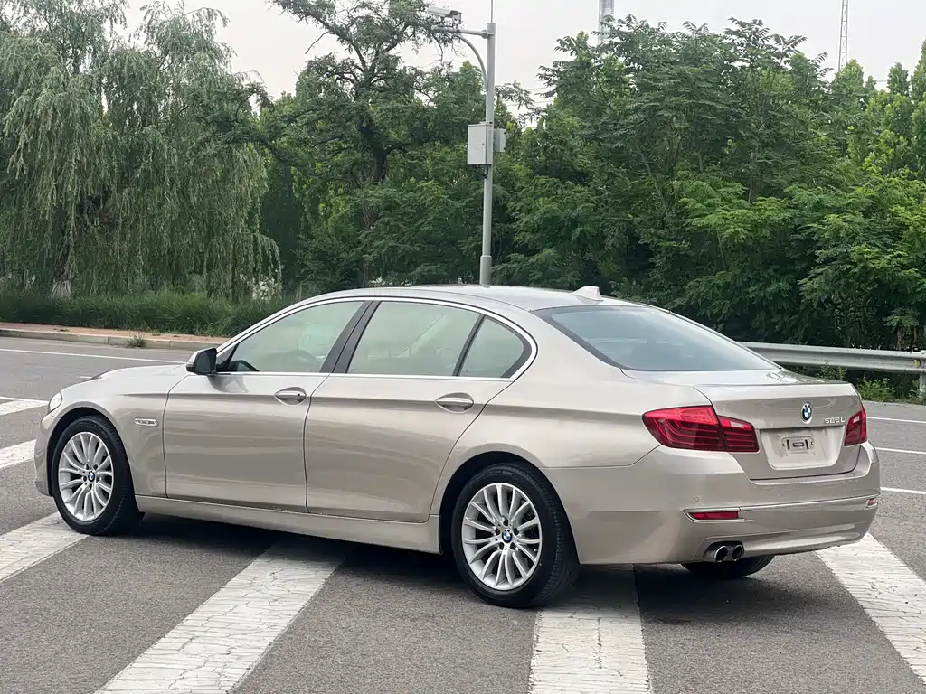 BMW 5 Series 2015 — фото 24