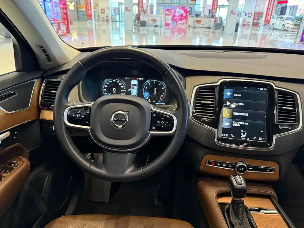 Volvo XC90 2020 — фото 8