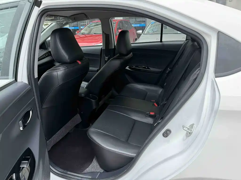 Toyota Yaris L 2023 — фото 9