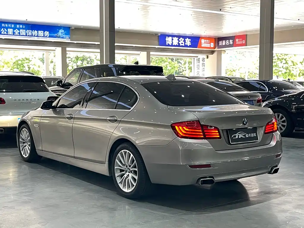 BMW 5 Series 2015 — фото 18