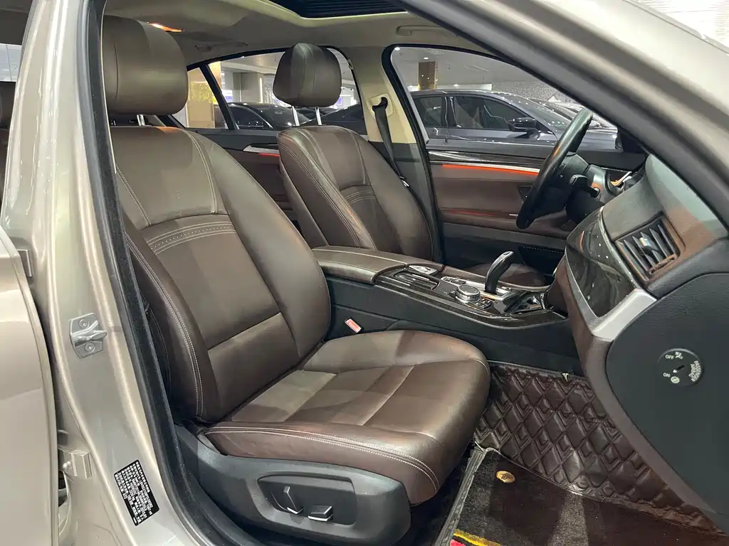 BMW 5 Series 2015 — фото 12