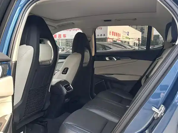 Lynk & Co 01 2019