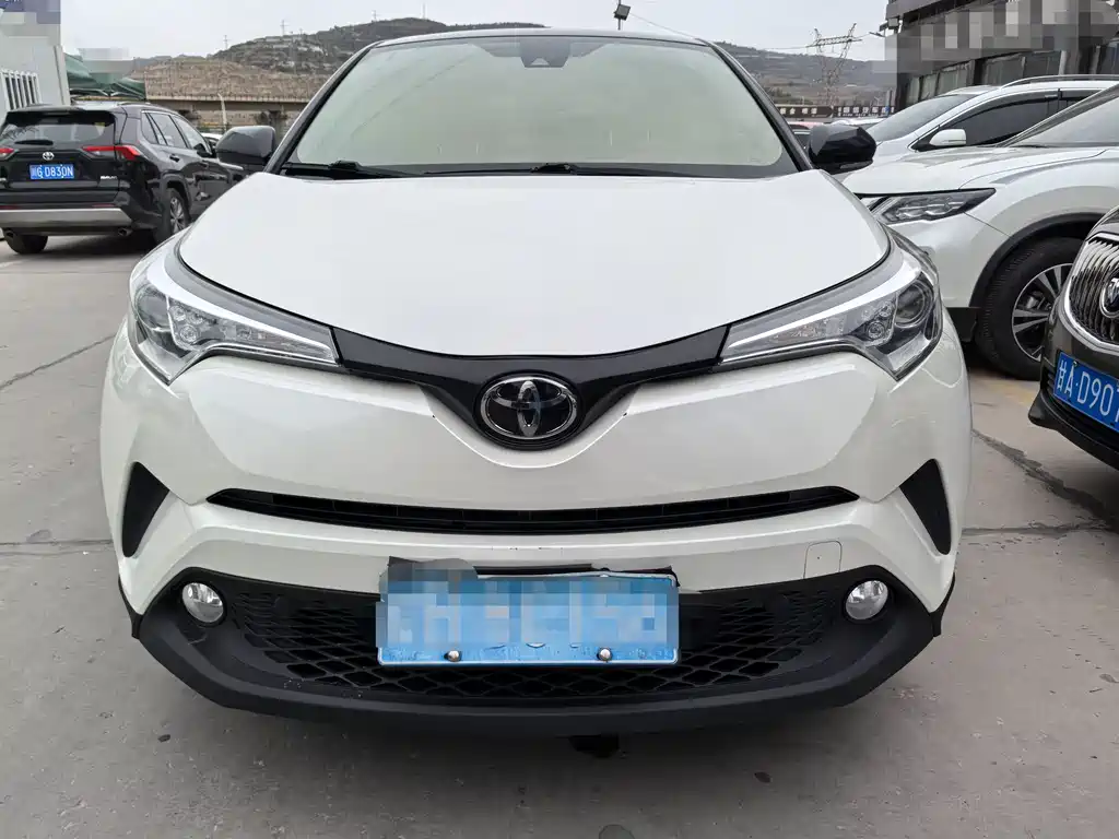 Toyota C-HR 2020 — фото 2