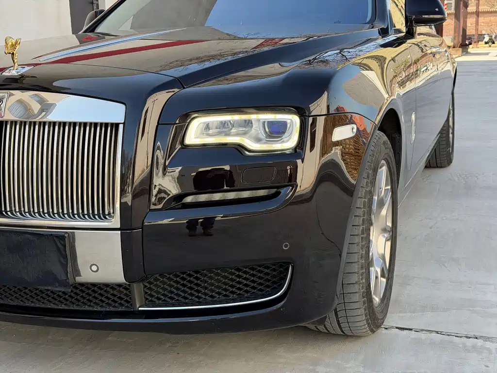 Rolls-Royce Ghost 2016 — фото 12