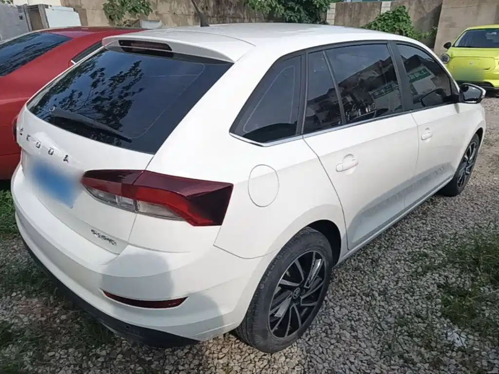 Skoda Rapid Spaceback 2020 — фото 7