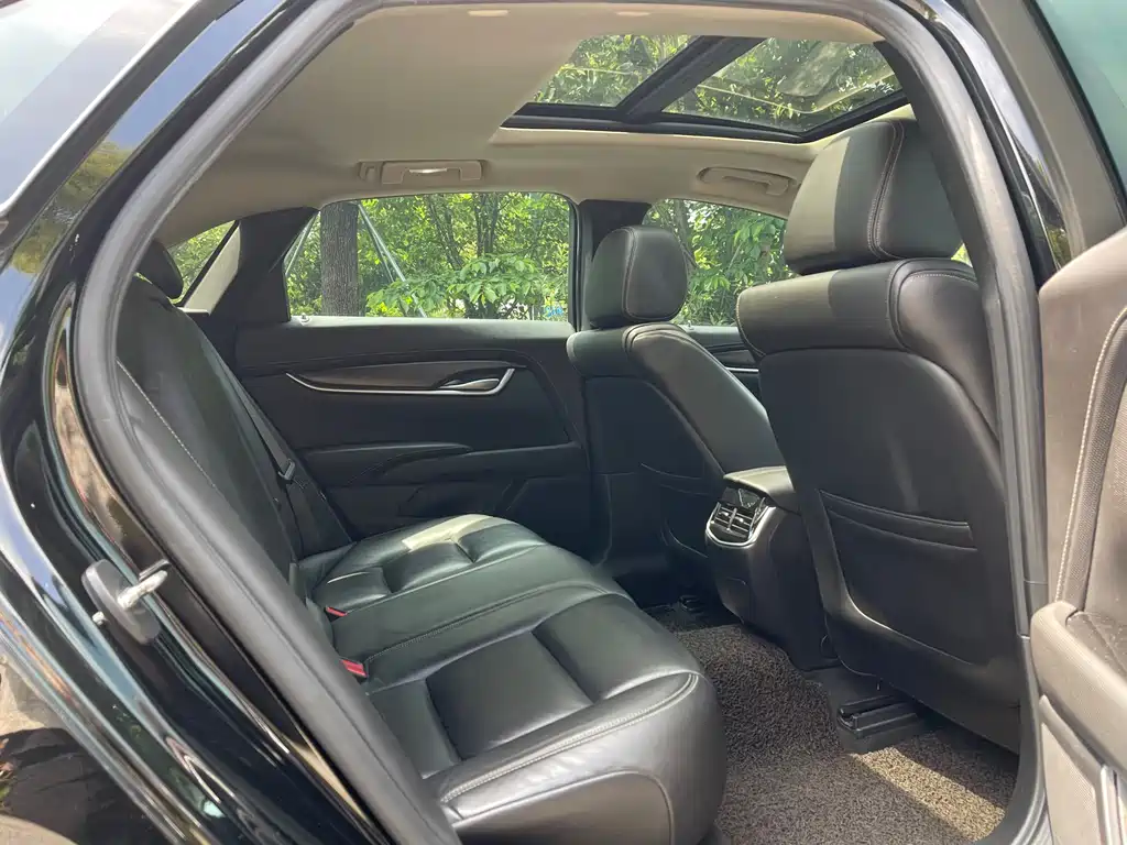 Cadillac XTS 2018 — фото 10