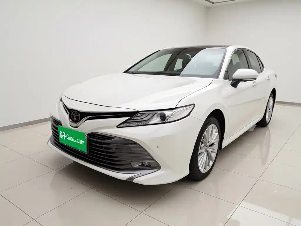 Toyota Camry 2019 — фото 2