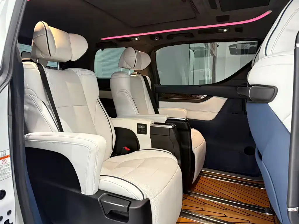 Toyota Alphard 2022 — фото 8