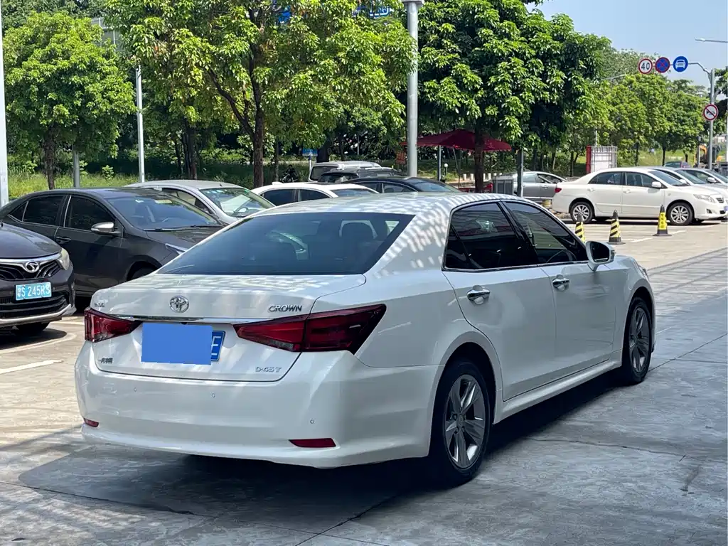 Toyota Crown 2016 — фото 9