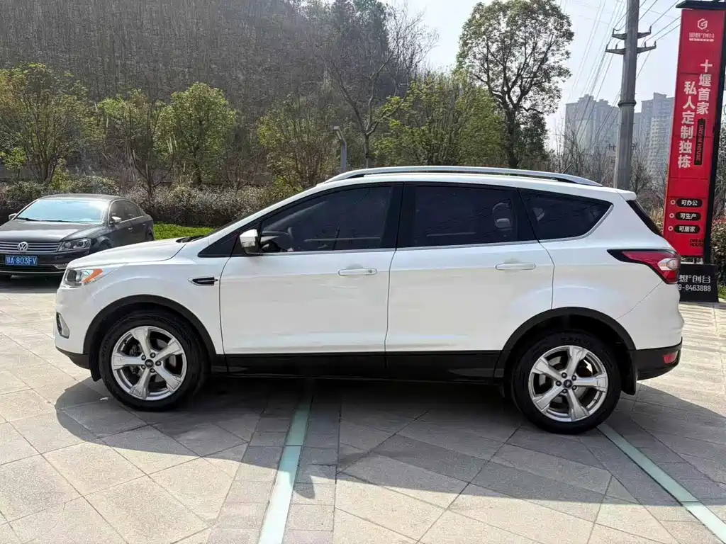 Ford Kuga 2017 — фото 13