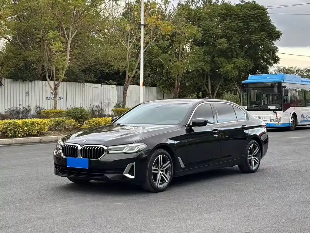 BMW 5 Series 2021 — фото 1