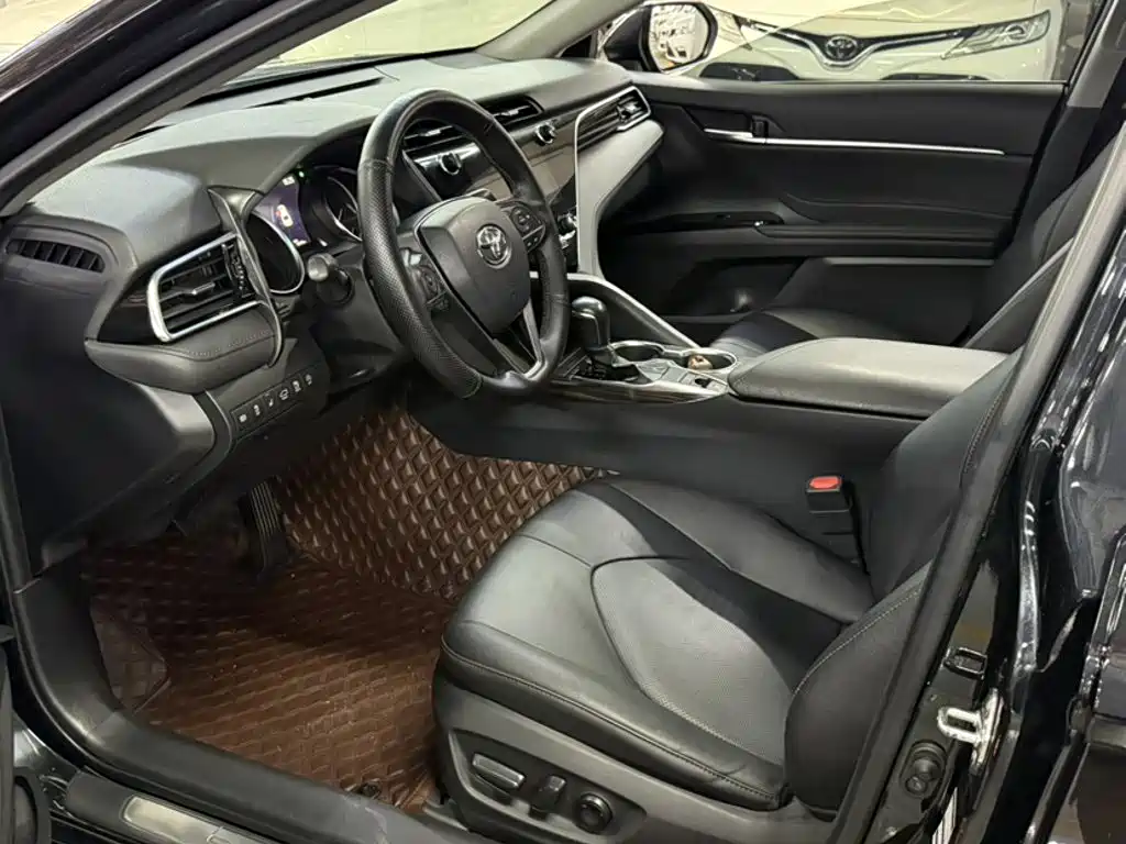 Toyota Camry 2020 — фото 8