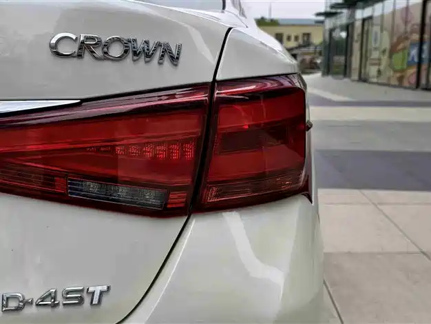 Toyota Crown 2017 — фото 15