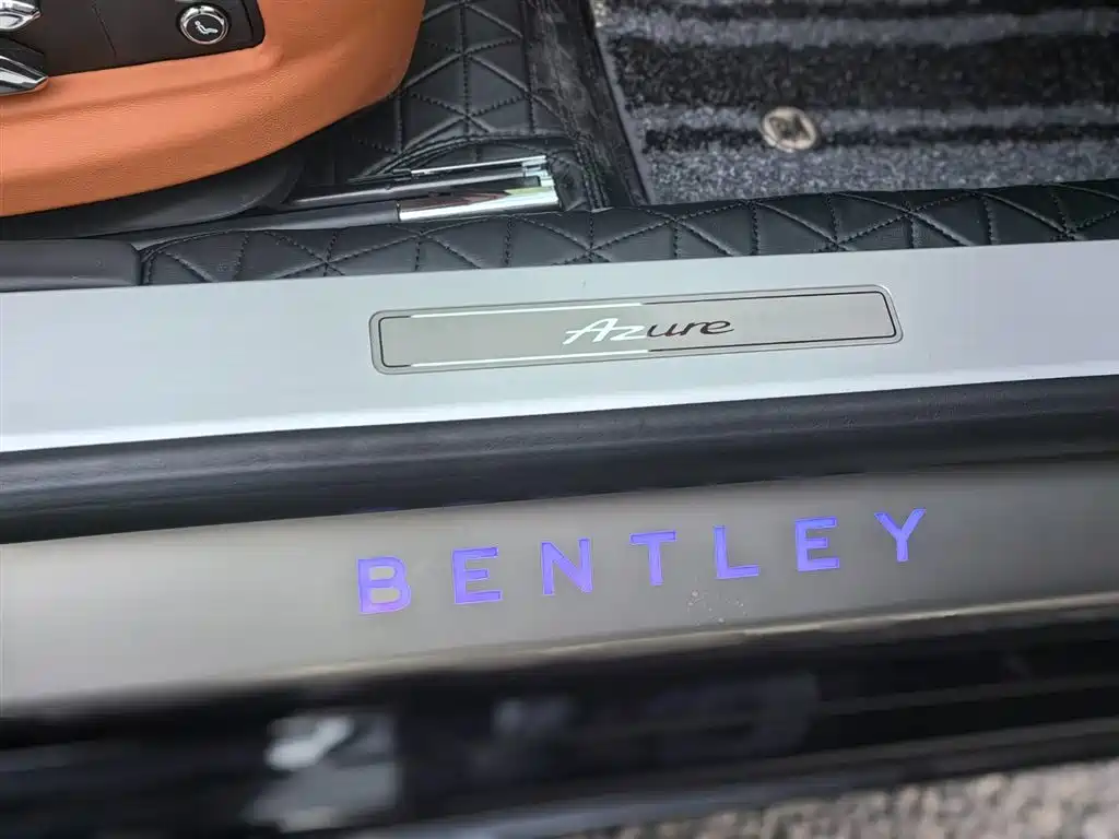 Bentley Flying Spur 2023 — фото 16
