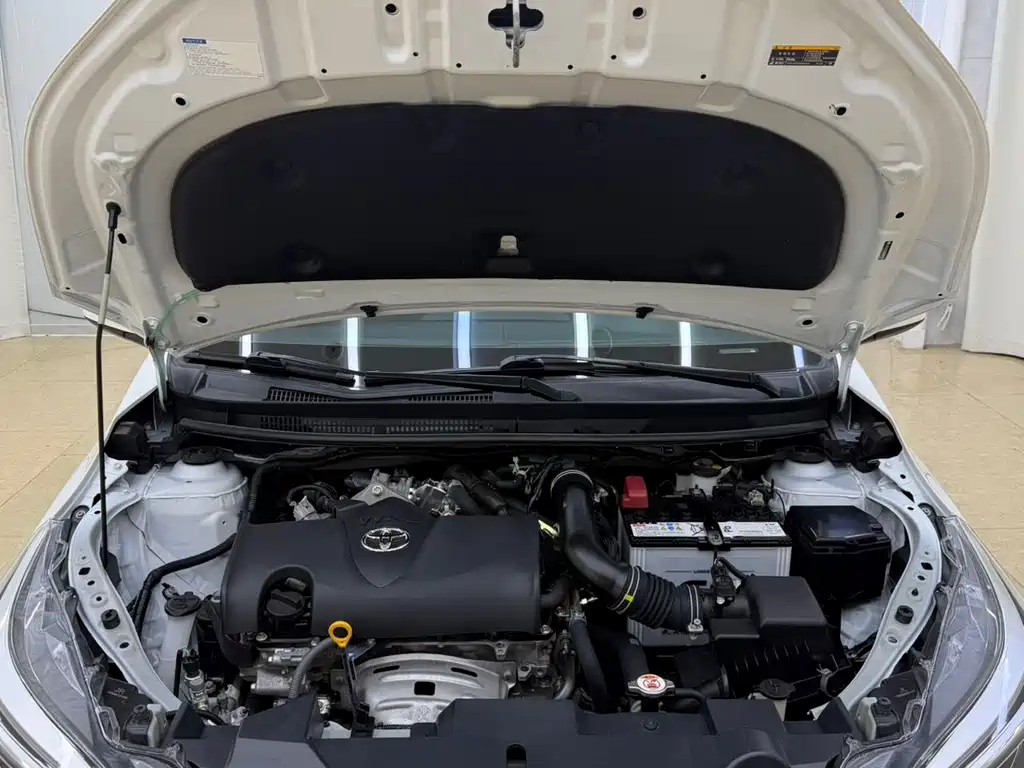 Toyota Yaris L 2022 — фото 18