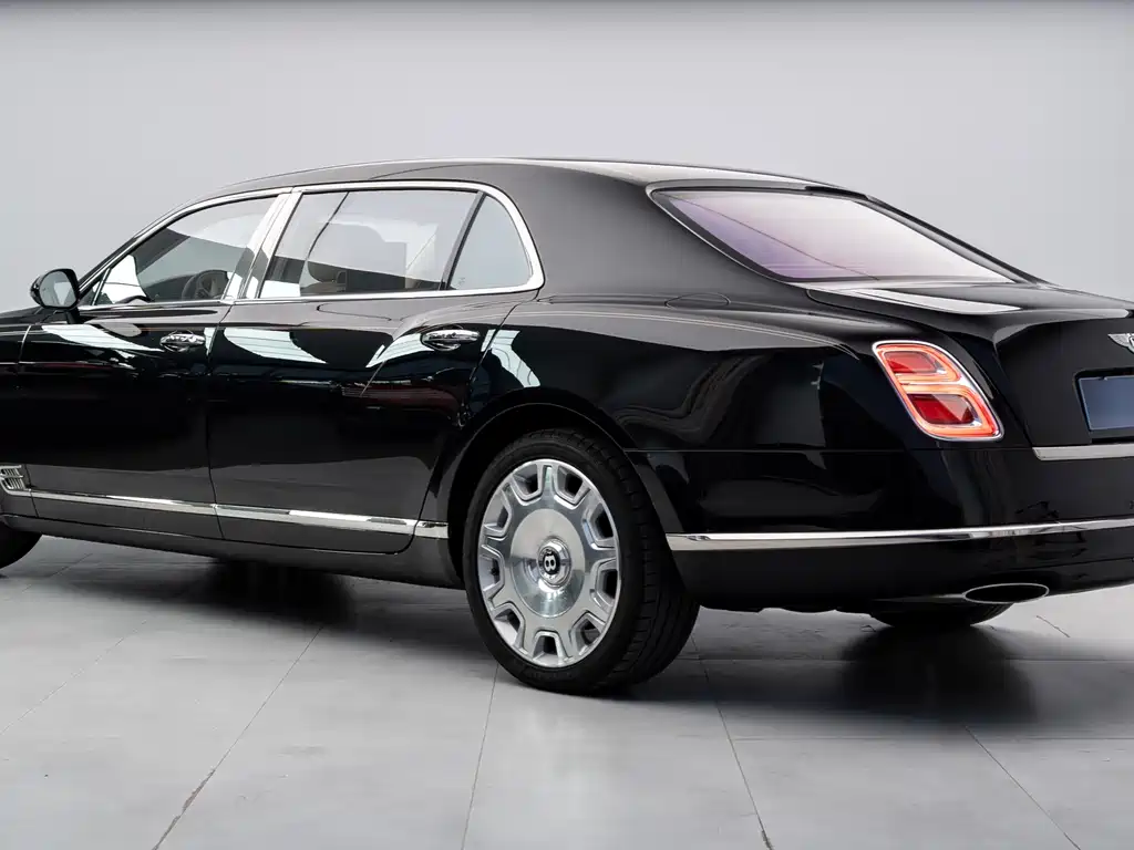 Bentley Mulsanne 2018 — фото 17