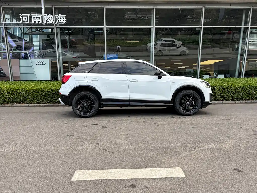 Audi Q2L 2019