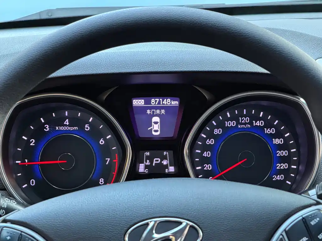 Hyundai Elantra Langdong 2015 — фото 15