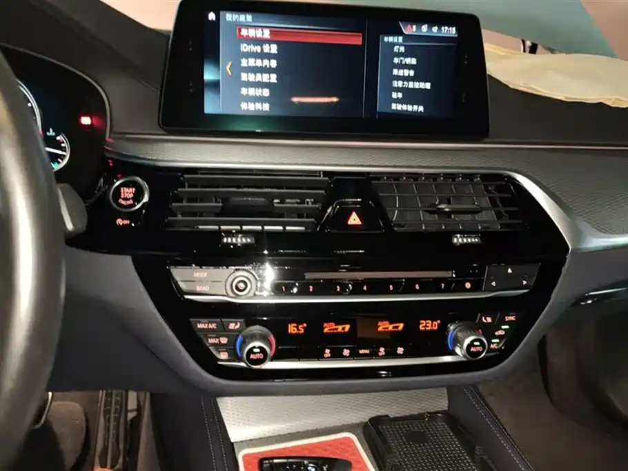 BMW 5 Series 2018 — фото 13