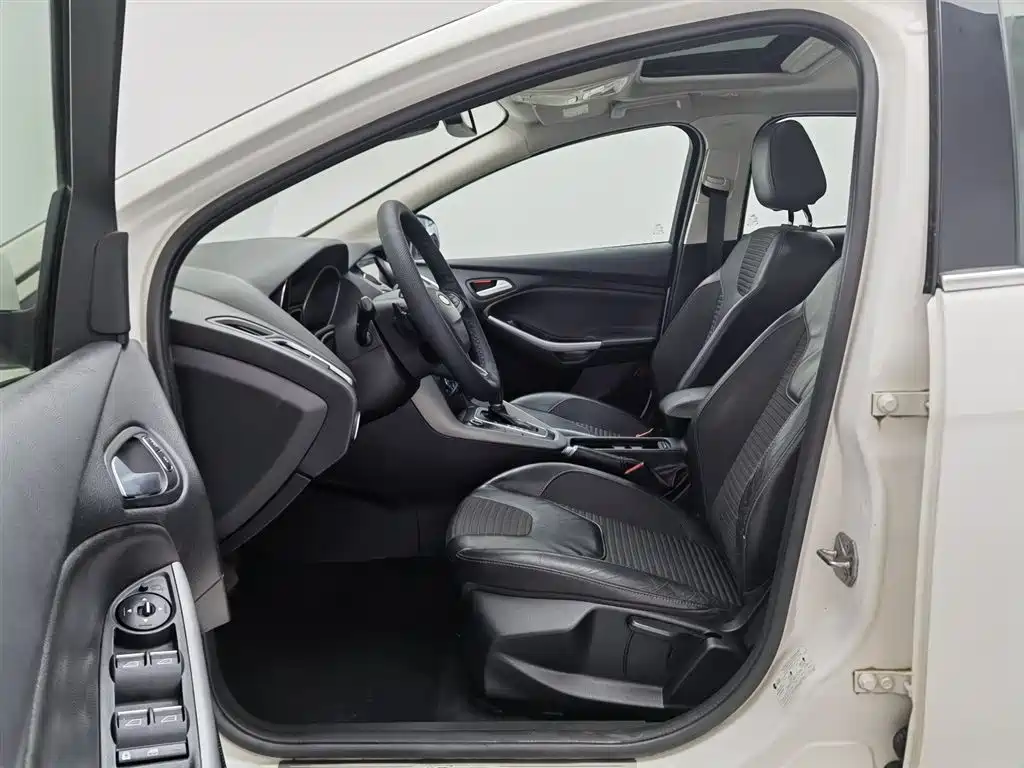 Ford Focus 2015 — фото 10