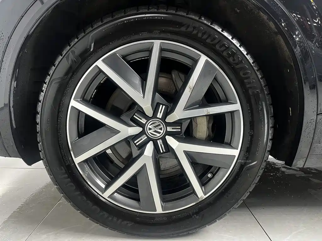 Volkswagen Touareg 2019 — фото 18