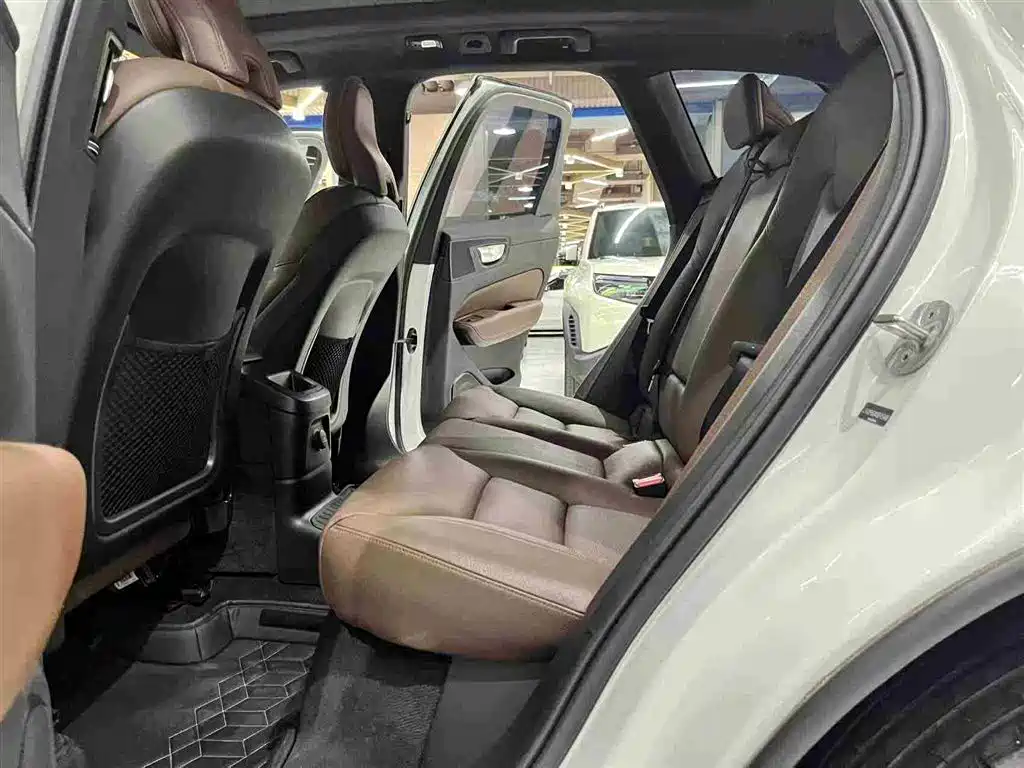Volvo XC60 PHEV 2025 — фото 12