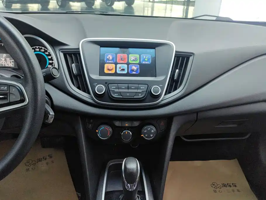 Chevrolet Cavalier 2019 — фото 13