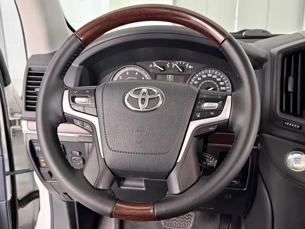 Toyota Land Cruiser 2018 — фото 7