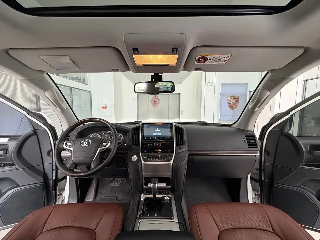 Toyota Land Cruiser 2018 — фото 16